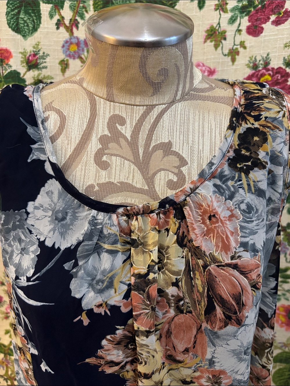 Lg Rue Juju Floral Sleeveless Blouse Top Lightweight Breezy Gold Detail